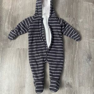 Old Navy striped gray gender neutral fleece baby snowsuit 6-12M EUC